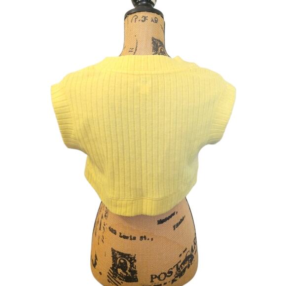 Medium UO BDG Yellow Cropped V-neck Sweater Vest With Logo Patch - Picture 3 of 4
